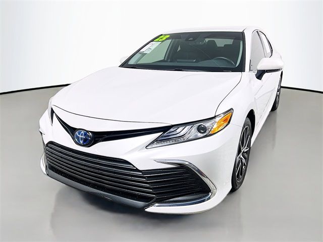 2023 Toyota Camry Hybrid XLE