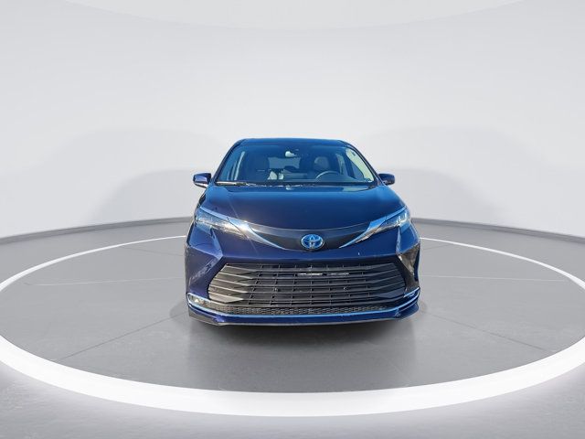 2023 Toyota Camry Hybrid XLE