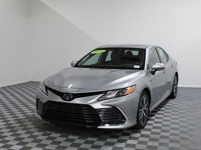 2023 Toyota Camry Hybrid XLE