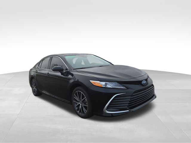 2023 Toyota Camry Hybrid XLE