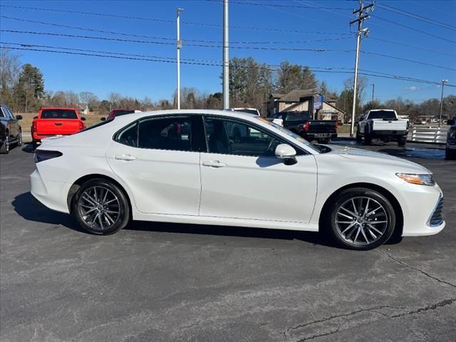 2023 Toyota Camry Hybrid XLE