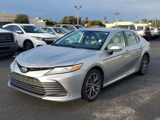 2023 Toyota Camry Hybrid XLE