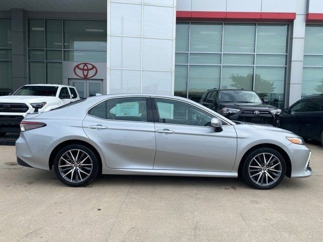 2023 Toyota Camry Hybrid XLE