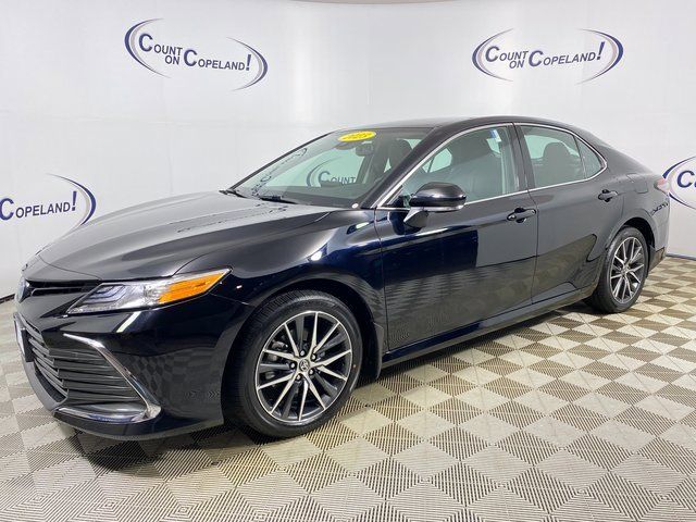 2023 Toyota Camry Hybrid XLE