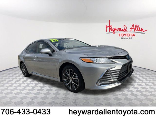 2023 Toyota Camry Hybrid XLE