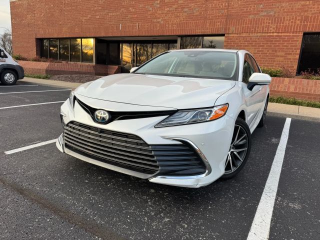 2023 Toyota Camry Hybrid XLE
