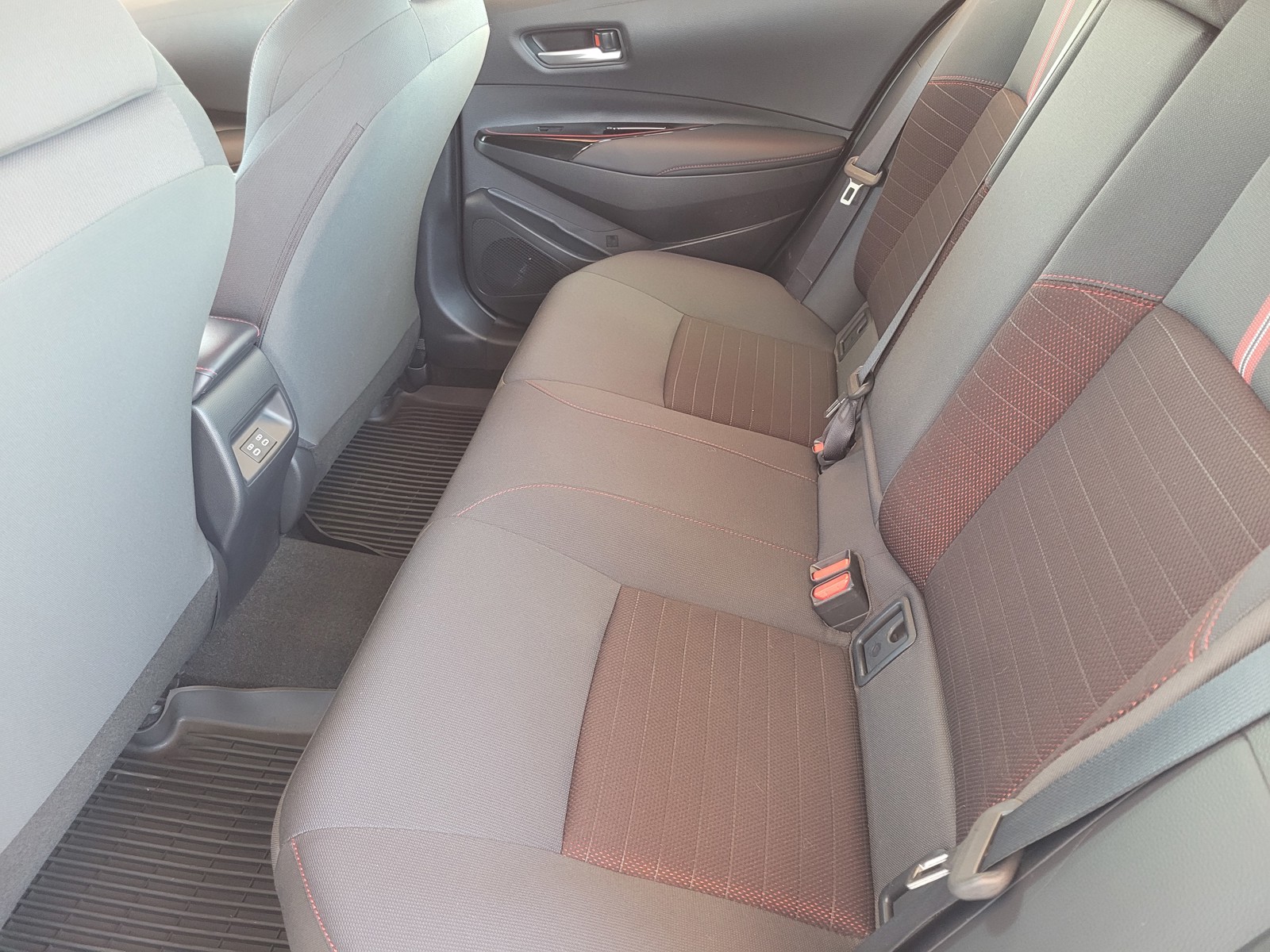 Vehicle image 10 of 27