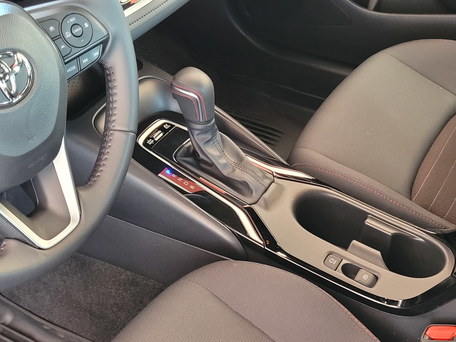 Vehicle image 21 of 27