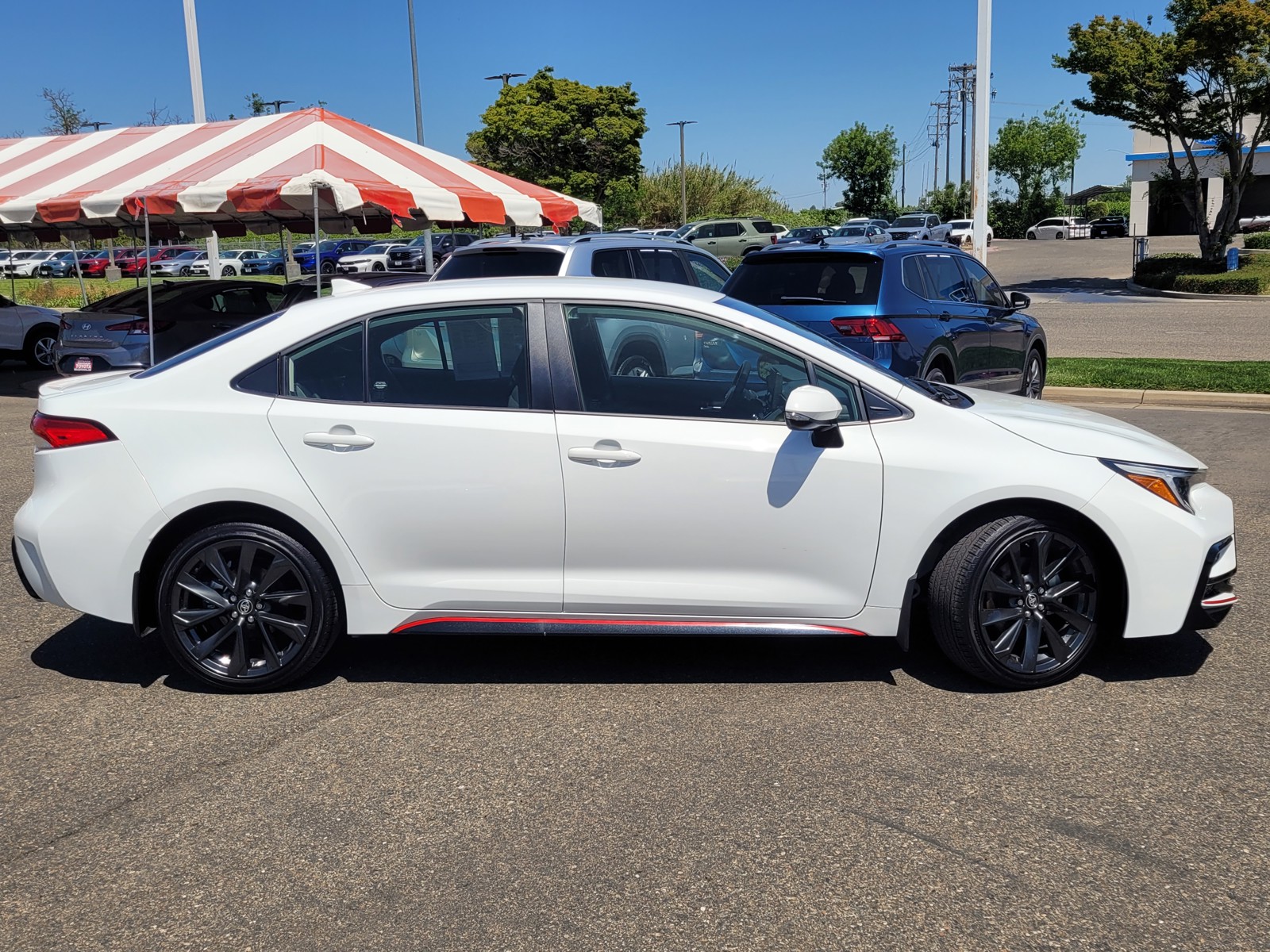 Vehicle image 7 of 27