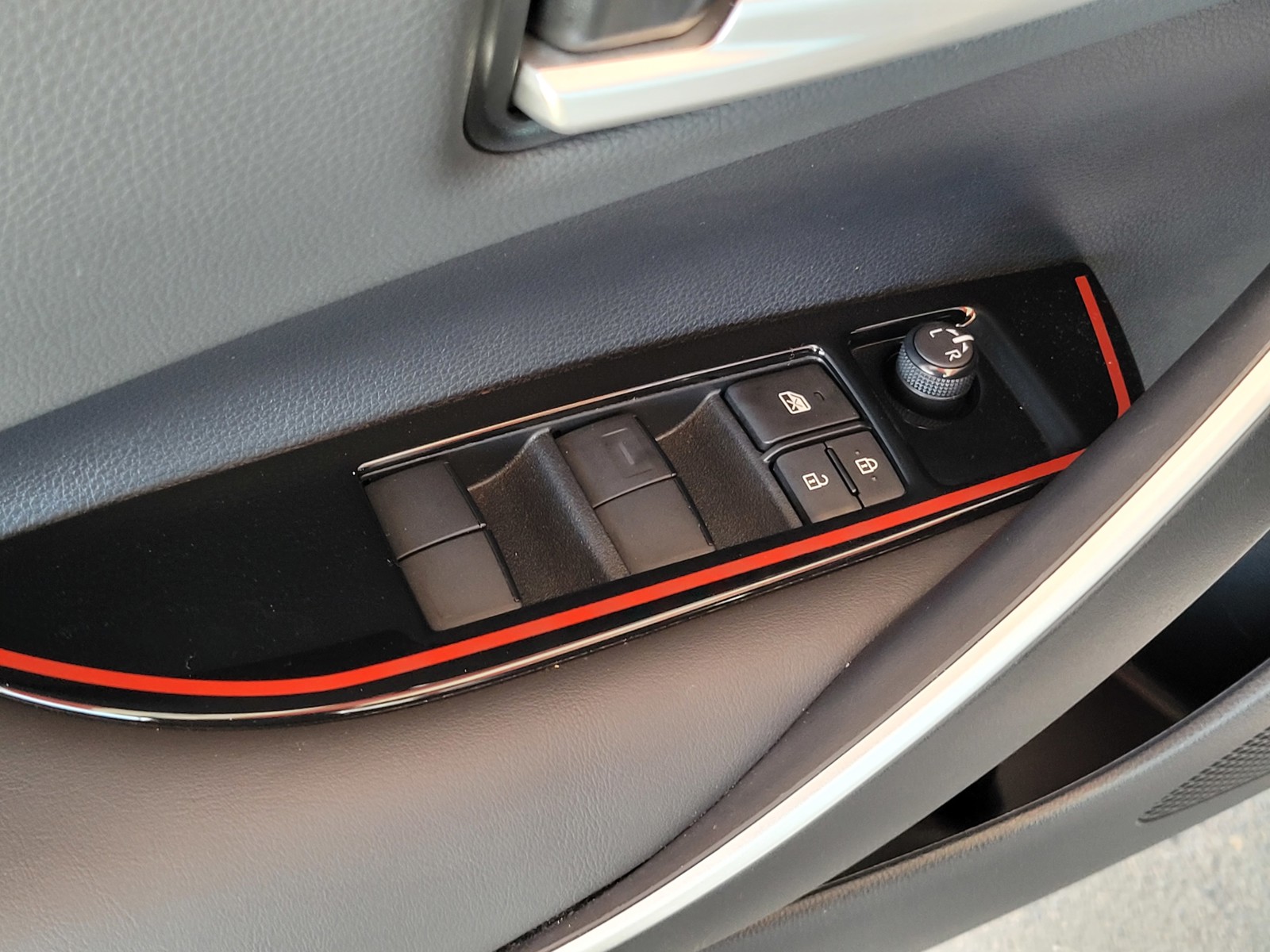 Vehicle image 18 of 27