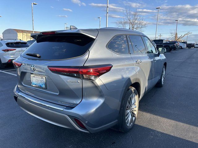 2023 Toyota Highlander Hybrid Platinum