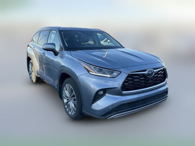 2023 Toyota Highlander Hybrid Platinum