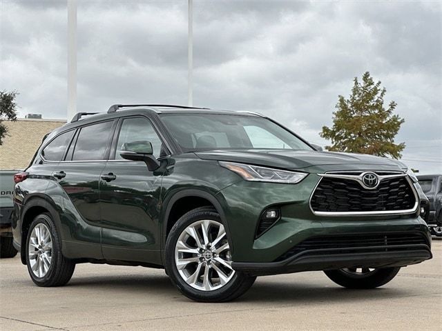 2023 Toyota Highlander LE