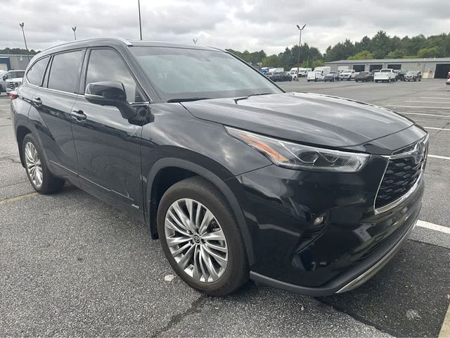 2023 Toyota Highlander Hybrid Platinum