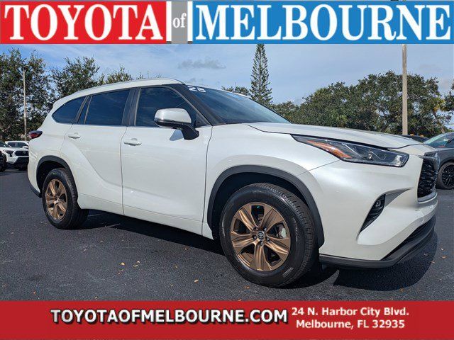 2023 Toyota Highlander Hybrid Bronze Edition