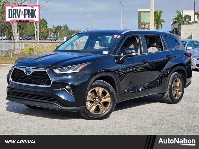 2023 Toyota Highlander Hybrid Bronze Edition