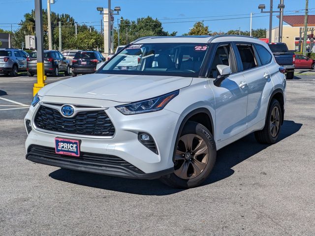 2023 Toyota Highlander Hybrid Bronze Edition