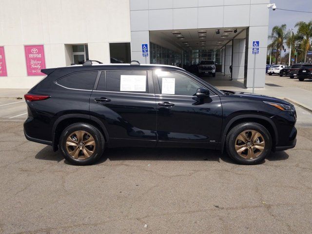 2023 Toyota Highlander Hybrid Bronze Edition