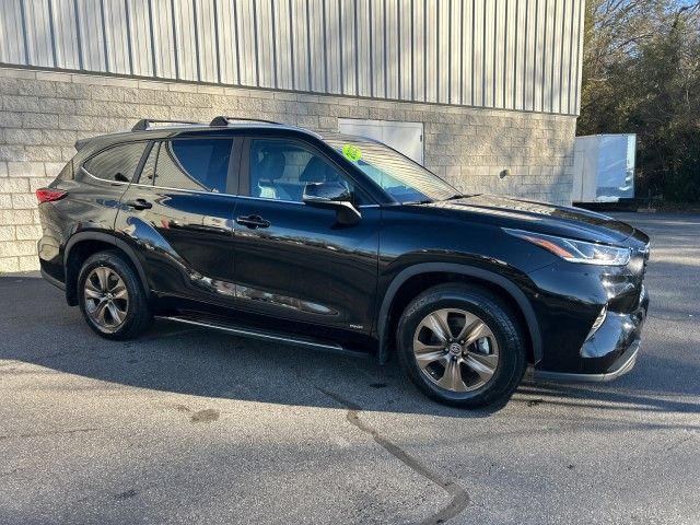 2023 Toyota Highlander Hybrid Bronze Edition