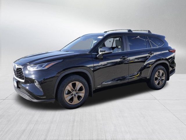 2023 Toyota Highlander Hybrid Bronze Edition