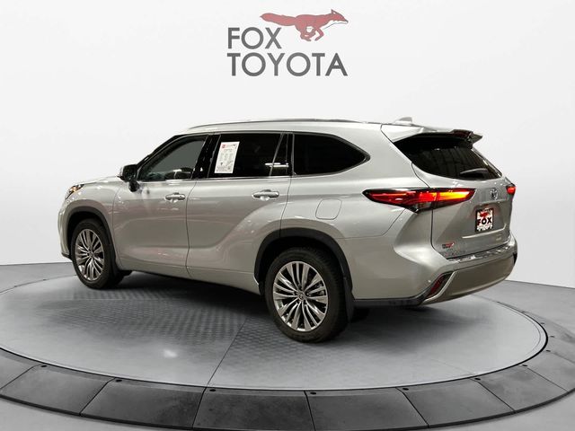 2023 Toyota Highlander Hybrid Platinum