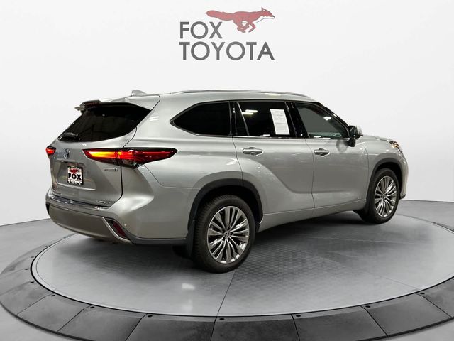 2023 Toyota Highlander Hybrid Platinum