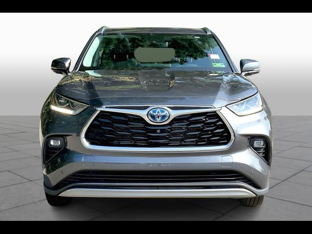 2023 Toyota Highlander Hybrid Platinum