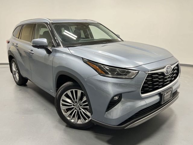 2023 Toyota Highlander Hybrid Platinum