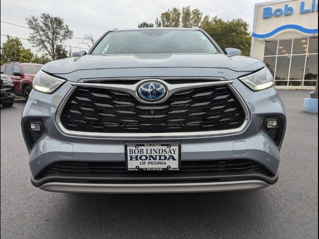 2023 Toyota Highlander Hybrid Platinum