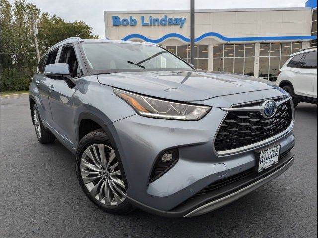 2023 Toyota Highlander Hybrid Platinum