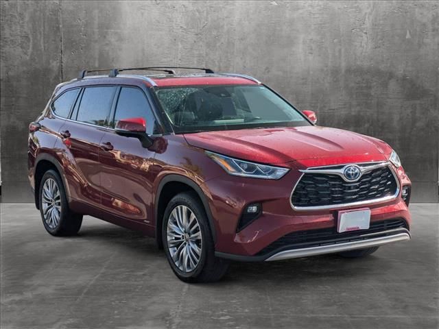 2023 Toyota Highlander Hybrid Platinum