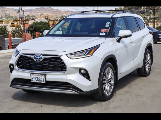 2023 Toyota Highlander Hybrid Platinum