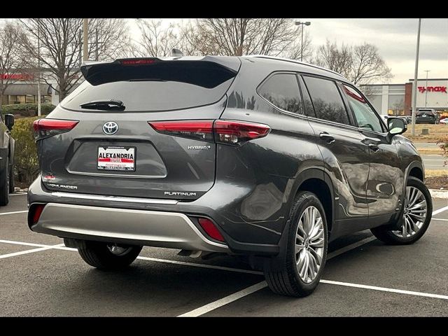 2023 Toyota Highlander Hybrid Platinum