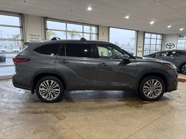 2023 Toyota Highlander Hybrid Platinum