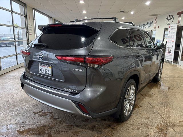 2023 Toyota Highlander Hybrid Platinum