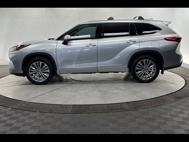 2023 Toyota Highlander Hybrid Platinum