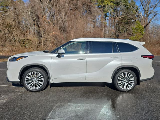 2023 Toyota Highlander Hybrid Platinum