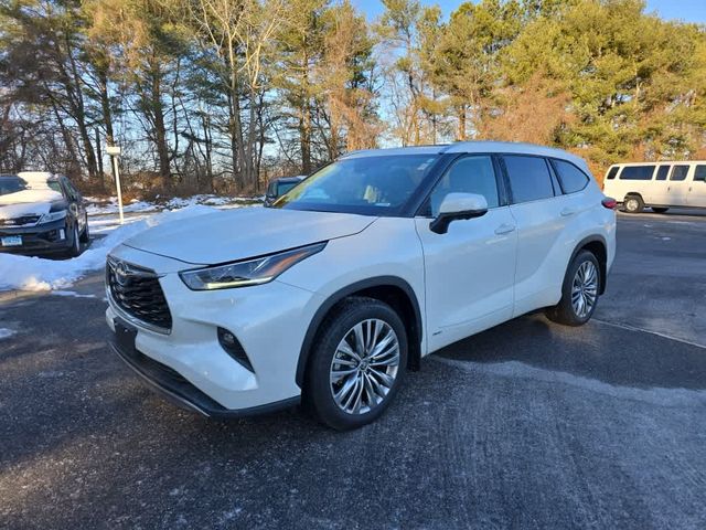 2023 Toyota Highlander Hybrid Platinum