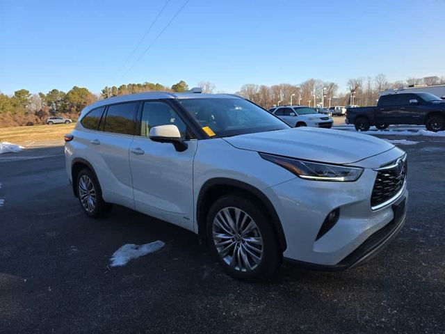 2023 Toyota Highlander Hybrid Platinum