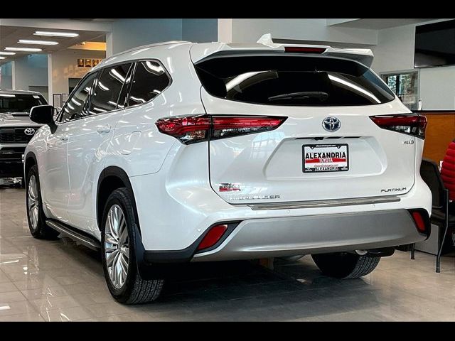 2023 Toyota Highlander Hybrid Platinum