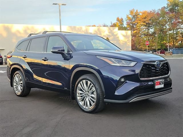 2023 Toyota Highlander Hybrid Platinum