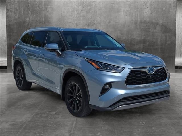 2023 Toyota Highlander Hybrid Platinum