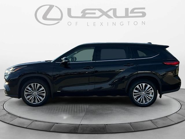 2023 Toyota Highlander Hybrid Platinum