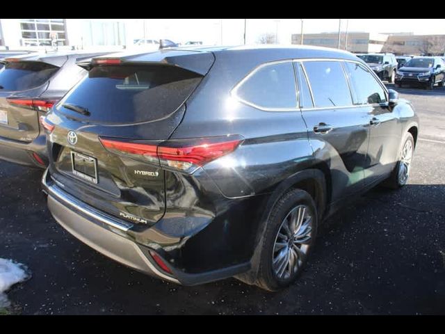 2023 Toyota Highlander Hybrid Platinum