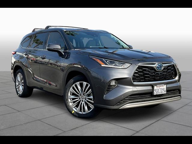 2023 Toyota Highlander Hybrid Platinum