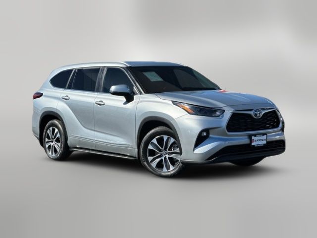 2023 Toyota Highlander Hybrid XLE