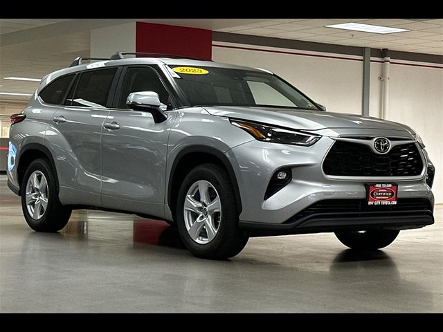 2023 Toyota Highlander LE