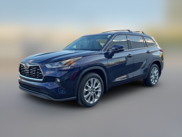 Used 2023 Toyota Highlander SUV For Sale in Milwaukee, WI