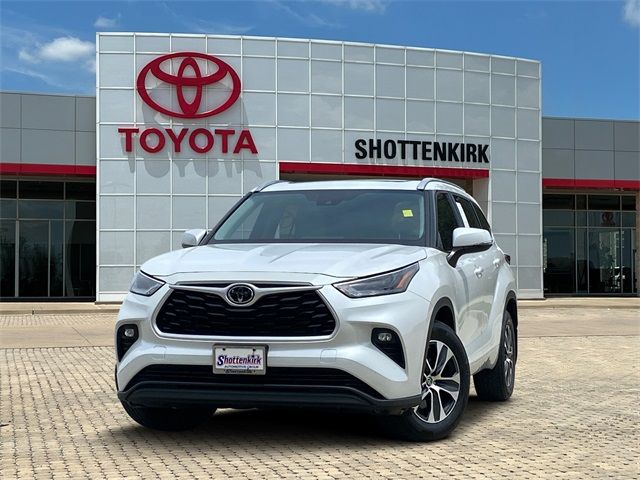 2023 Toyota Highlander XLE