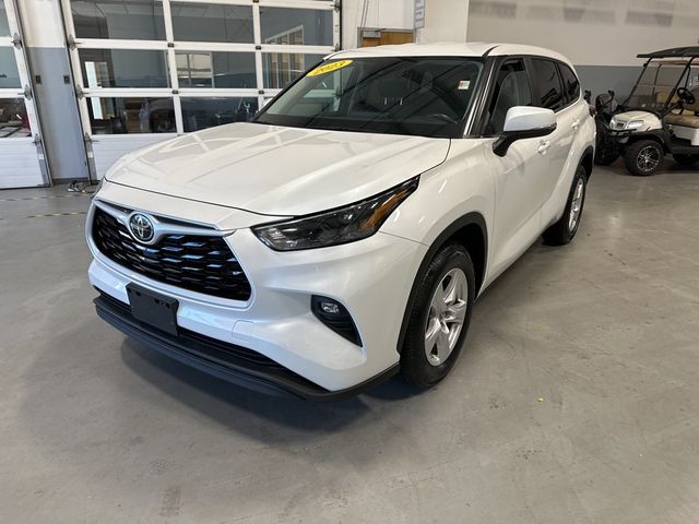 2023 Toyota Highlander LE